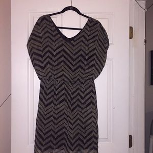 Black/gold chevron pattern